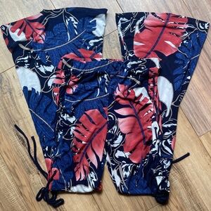 Bell Bottom Flare Leggings Tie Up Sides
Stretch Medium